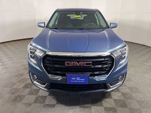 Used 2024 GMC Terrain SLE AWD/4WD image 2