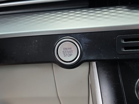 Certified 2024 Kia Carnival LX FWD image 26