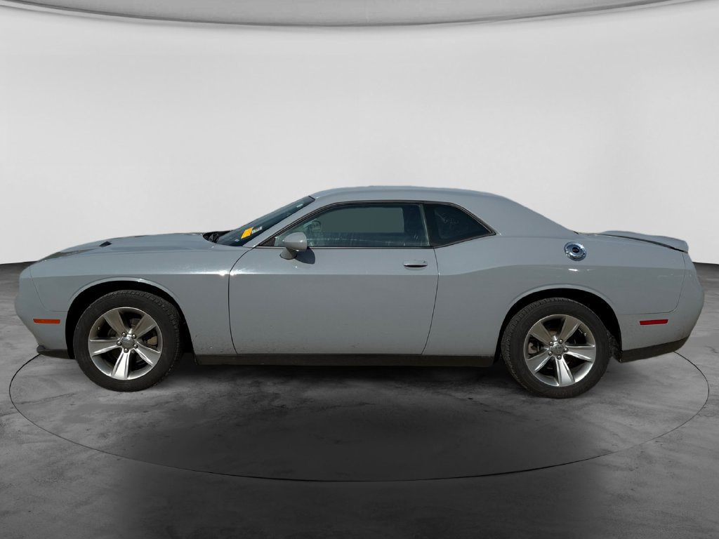 Used 2022 Dodge Challenger SXT RWD image 4