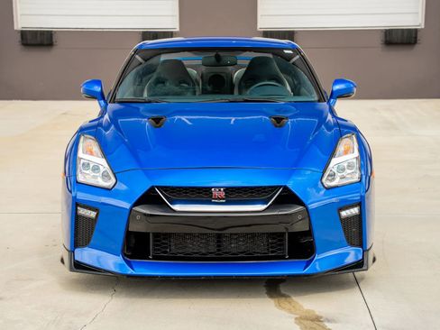 Used 2020 Nissan GT-R Premium image 10