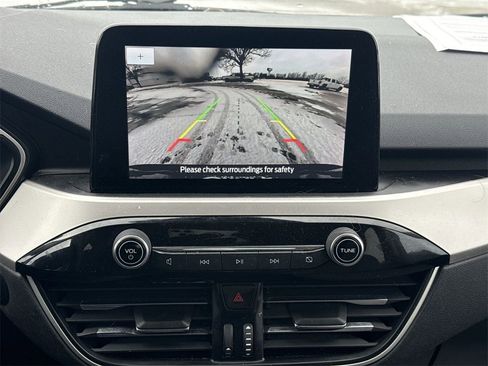 Used 2020 Ford Escape SE image 23