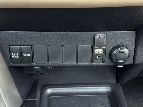 Used 2014 Toyota RAV4 XLE image 19