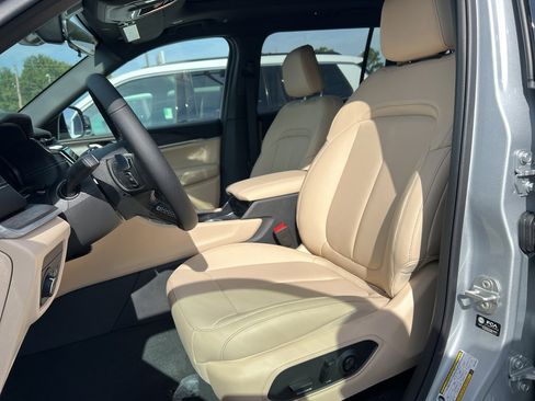 New 2025 Jeep Grand Cherokee L Limited image 11