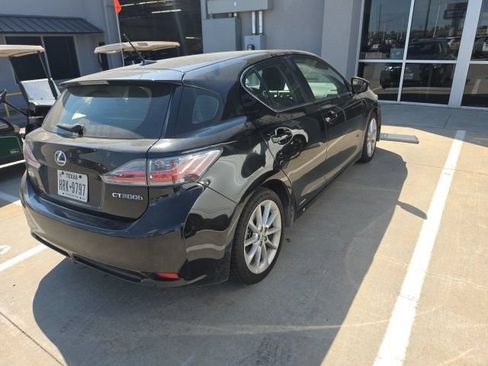 Used 2013 Lexus CT 200h w/ Leather Pkg FWD image 4