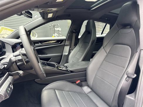 New 2025 Porsche Panamera 4 E-Hybrid image 5