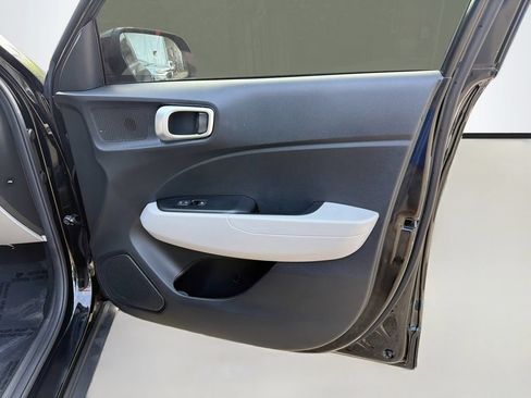 Used 2024 Hyundai Venue SEL FWD image 32