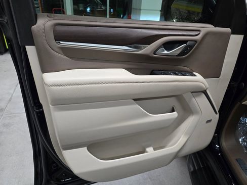 Used 2022 GMC Yukon XL Denali AWD/4WD image 15
