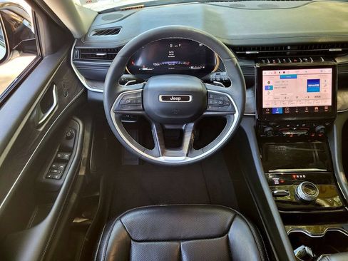 Used 2023 Jeep Grand Cherokee Limited w/ Luxury Tech Group II AWD/4WD image 11
