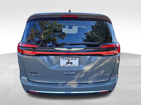 Used 2023 Chrysler Pacifica Limited image 5