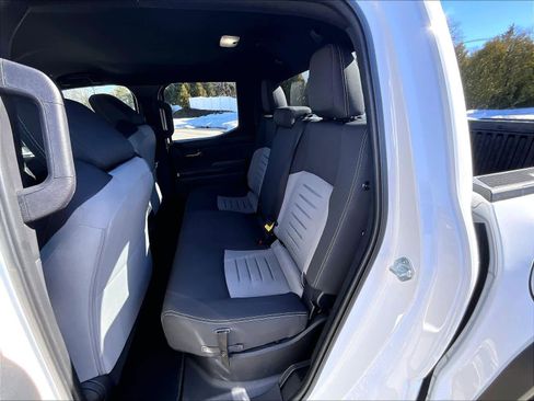 Used 2025 Toyota Tacoma TRD Off-Road image 15