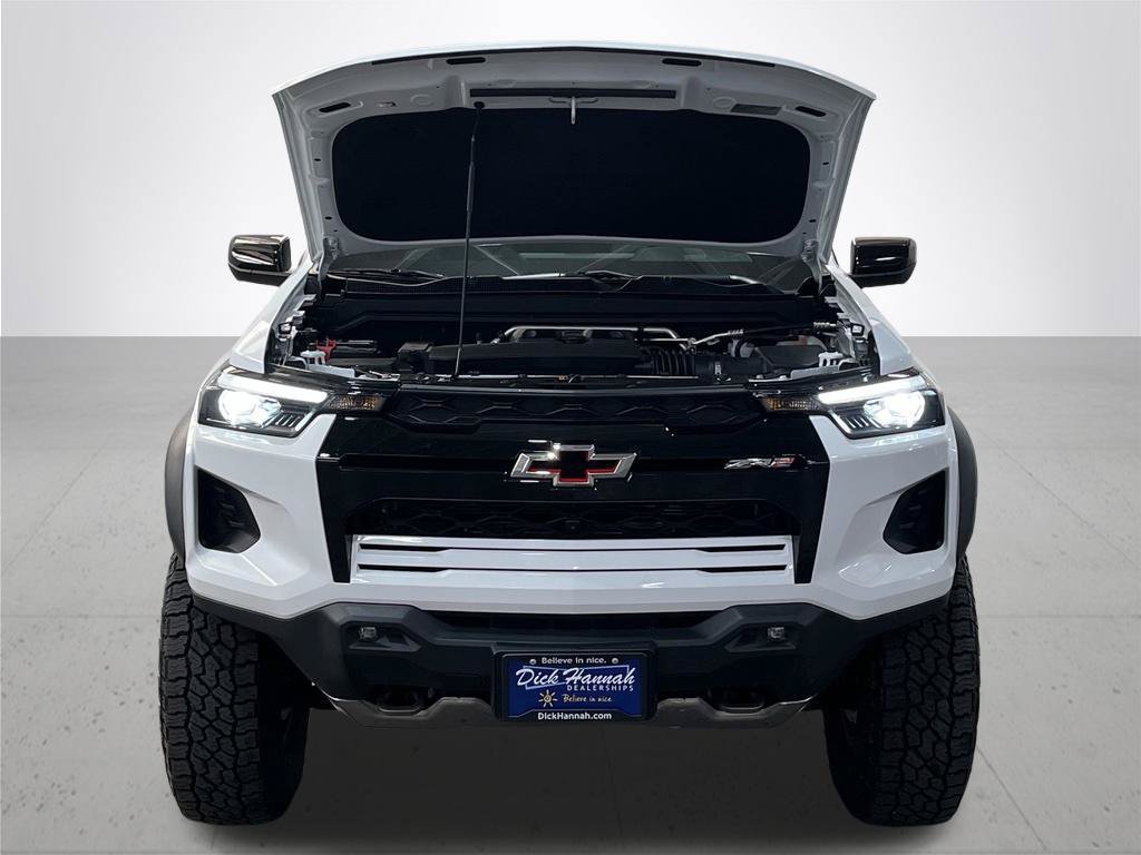 Used 2025 Chevrolet Colorado ZR2 w/ Technology Package AWD/4WD image 5