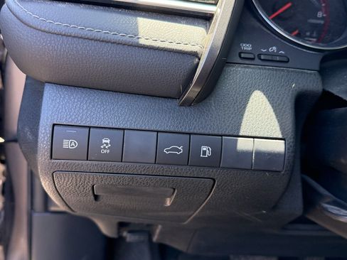 Used 2018 Toyota Camry XSE FWD image 12