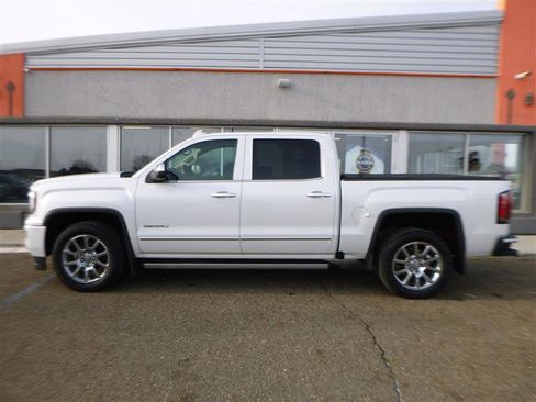 Used 2017 GMC Sierra 1500 Denali image 2