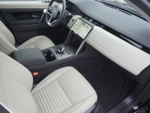 Used 2025 Land Rover Discovery Sport S image 22