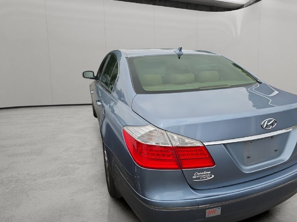 Used 2010 Hyundai Genesis 4.6 RWD image 2