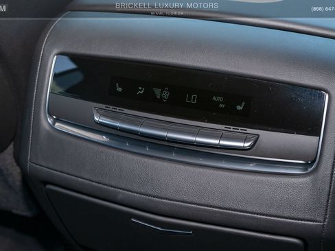 Used 2024 Cadillac Escalade ESV Luxury AWD/4WD image 22