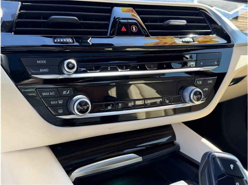 Used 2020 BMW 530i w/ Premium Package RWD image 38