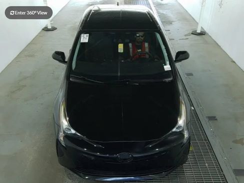 Used 2017 Toyota Prius Two w/ Prius Two Safety Plus Package FWD image 3