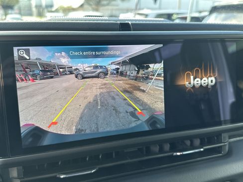 Used 2025 Jeep Gladiator Rubicon w/ Safety Group AWD/4WD image 25