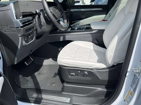 New 2026 Cadillac Escalade ESV V AWD/4WD image 22