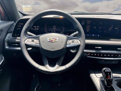 Used 2025 Cadillac XT4 Premium Luxury FWD image 8