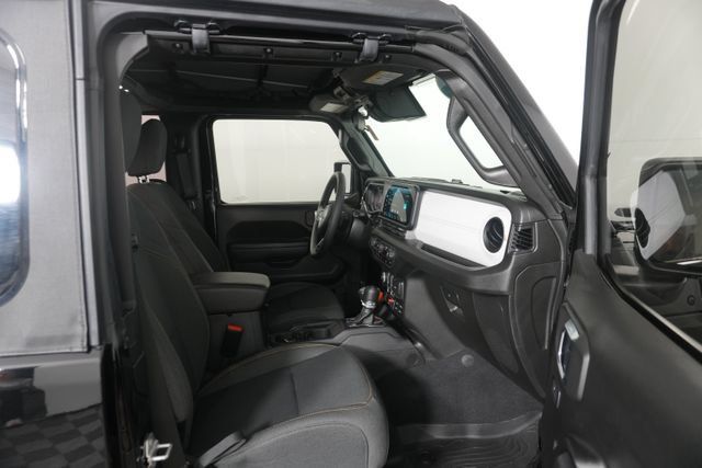 Used 2025 Jeep Wrangler Sport AWD/4WD image 25