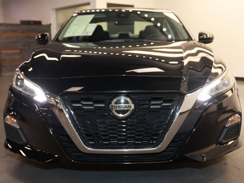 Used 2022 Nissan Altima 2.5 SV image 2