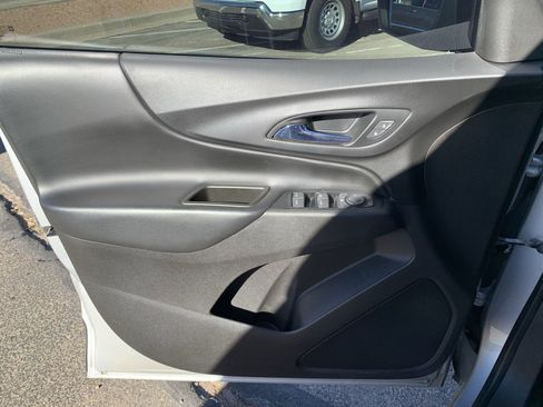 Used 2018 Chevrolet Equinox LT image 11