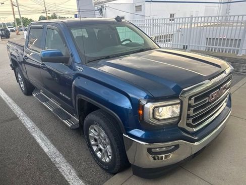 Used 2017 GMC Sierra 1500 SLE w/ SLE Value Package AWD/4WD image 2