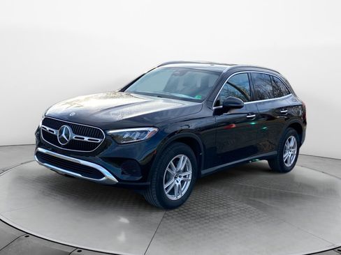 Used 2025 Mercedes-Benz GLC 300 4MATIC image 3