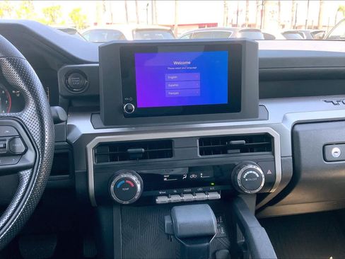 Certified 2025 Toyota Tacoma SR5 AWD/4WD image 32