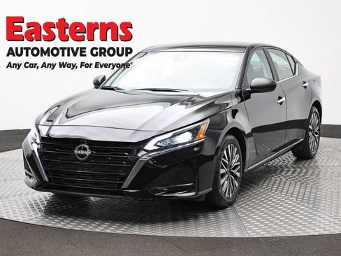 Used 2025 Nissan Altima 2.5 SV FWD image 1