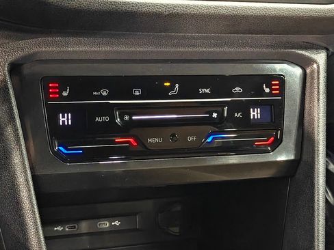 Used 2023 Volkswagen Tiguan SE image 8