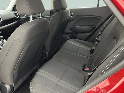 Used 2025 Hyundai Venue SEL FWD image 9