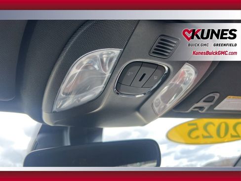 Used 2025 Jeep Compass Limited image 33