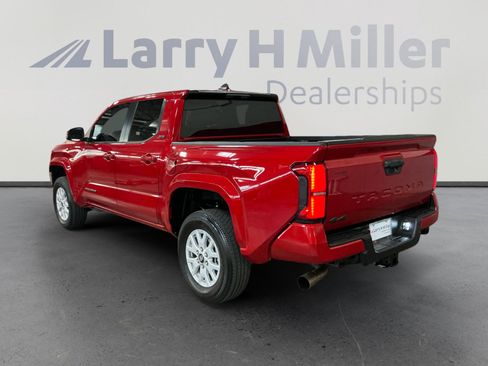 Certified 2025 Toyota Tacoma SR5 AWD/4WD image 3