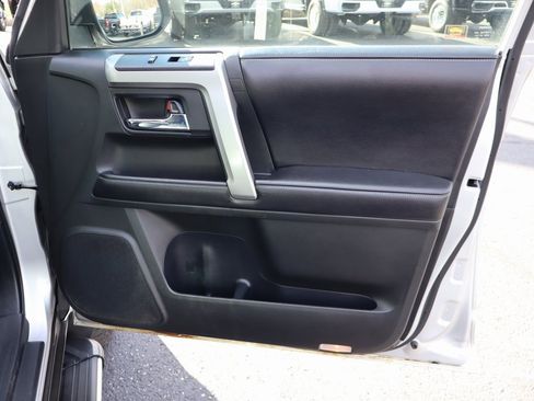 Used 2016 Toyota 4Runner SR5 image 29