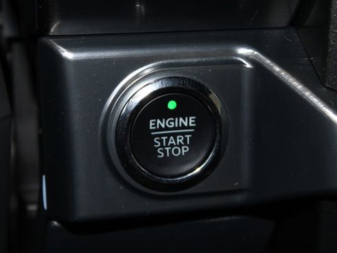 Used 2023 Ford F150 Lariat AWD/4WD image 39