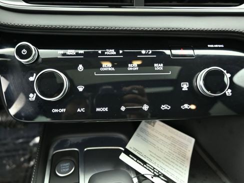 Certified 2025 INFINITI QX60 Luxe image 18