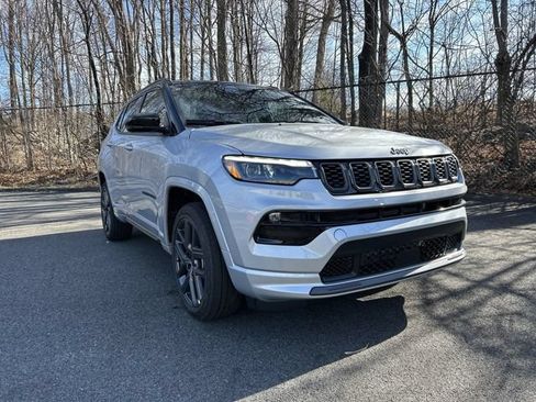 Used 2025 Jeep Compass Limited w/ High Altitude Package AWD/4WD image 2