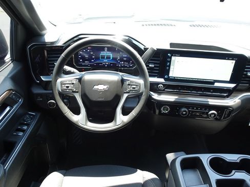 Used 2024 Chevrolet Silverado 1500 LT AWD/4WD image 39