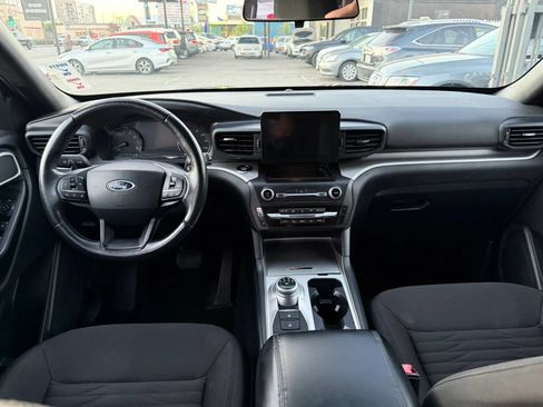Used 2020 Ford Explorer XLT w/ Comfort Package AWD/4WD image 11