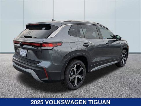 New 2025 Volkswagen Tiguan SE image 5