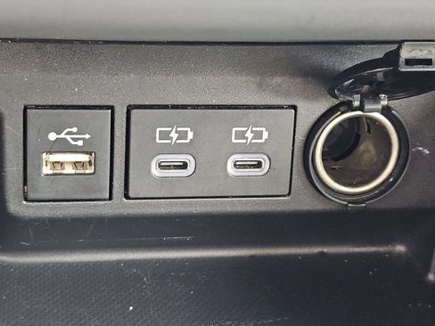 Used 2023 Toyota Highlander Limited image 16