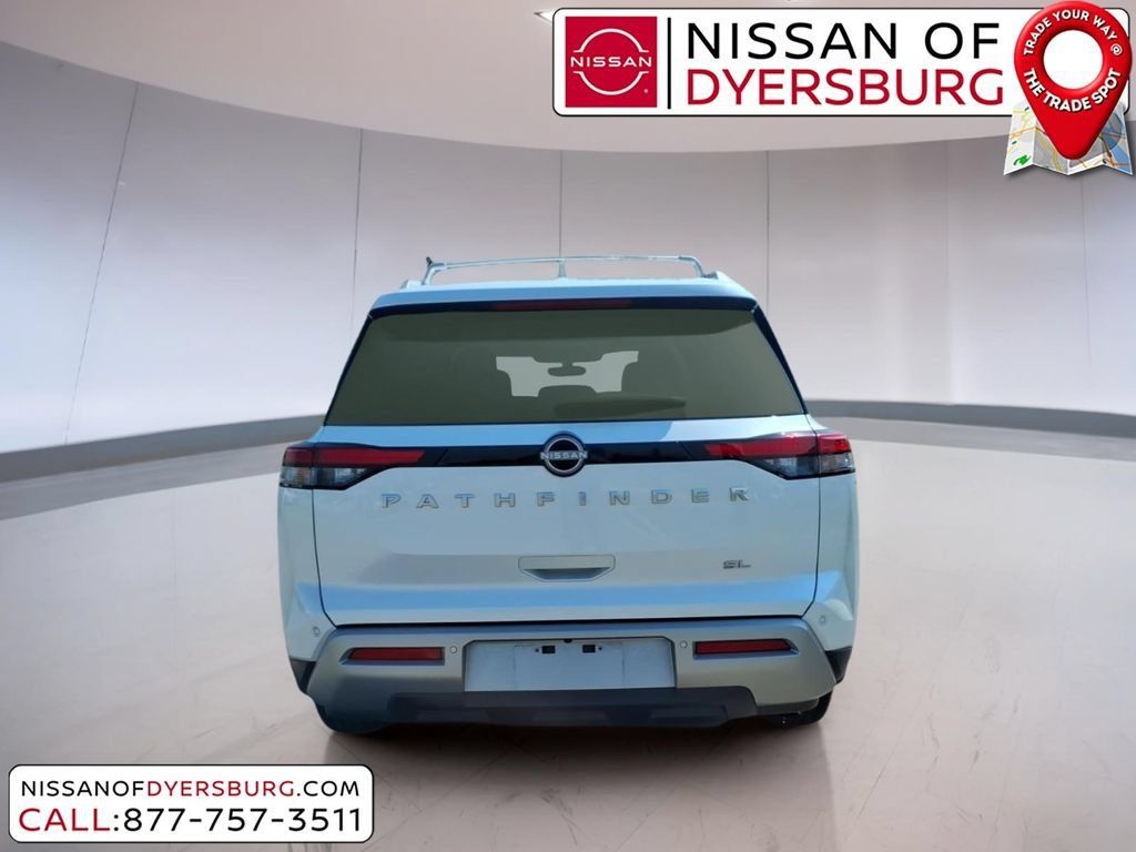 Used 2025 Nissan Pathfinder SL FWD image 4