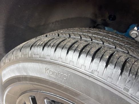 Certified 2022 Ford Explorer XLT w/ Equipment Group 202A image 27