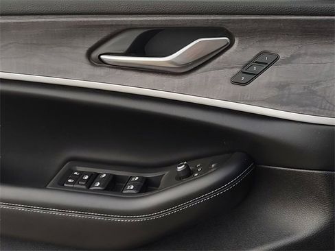 Used 2022 Jeep Grand Cherokee L Limited w/ Luxury Tech Group II image 29