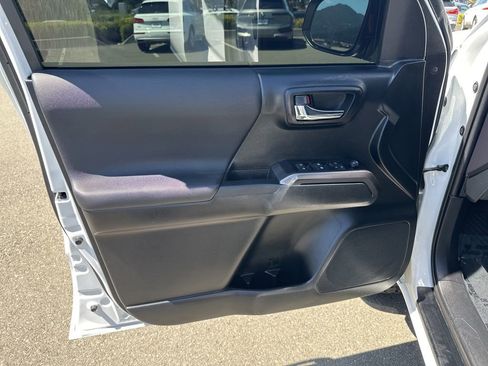 Used 2021 Toyota Tacoma TRD Sport w/ Technology Package RWD image 13