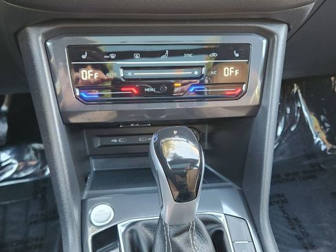 Certified 2024 Volkswagen Tiguan SE image 24