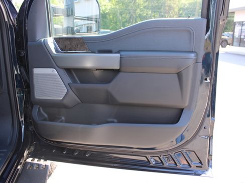 Used 2024 Ford F250 Lariat w/ Tremor Off-Road Package AWD/4WD image 16